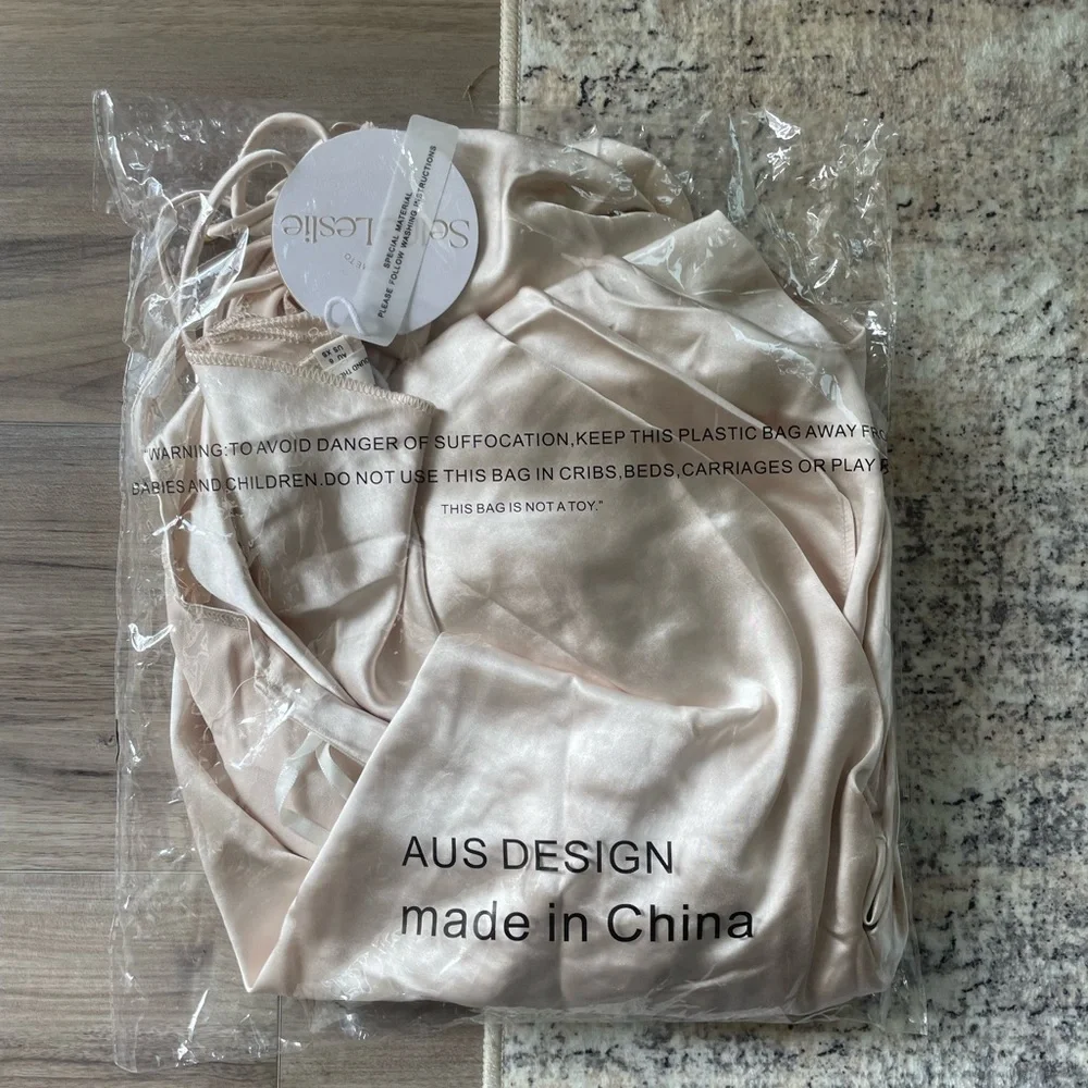 Selfie Leslie NWT Grecian Cap Sleeve Dress - Picture 3 of 4